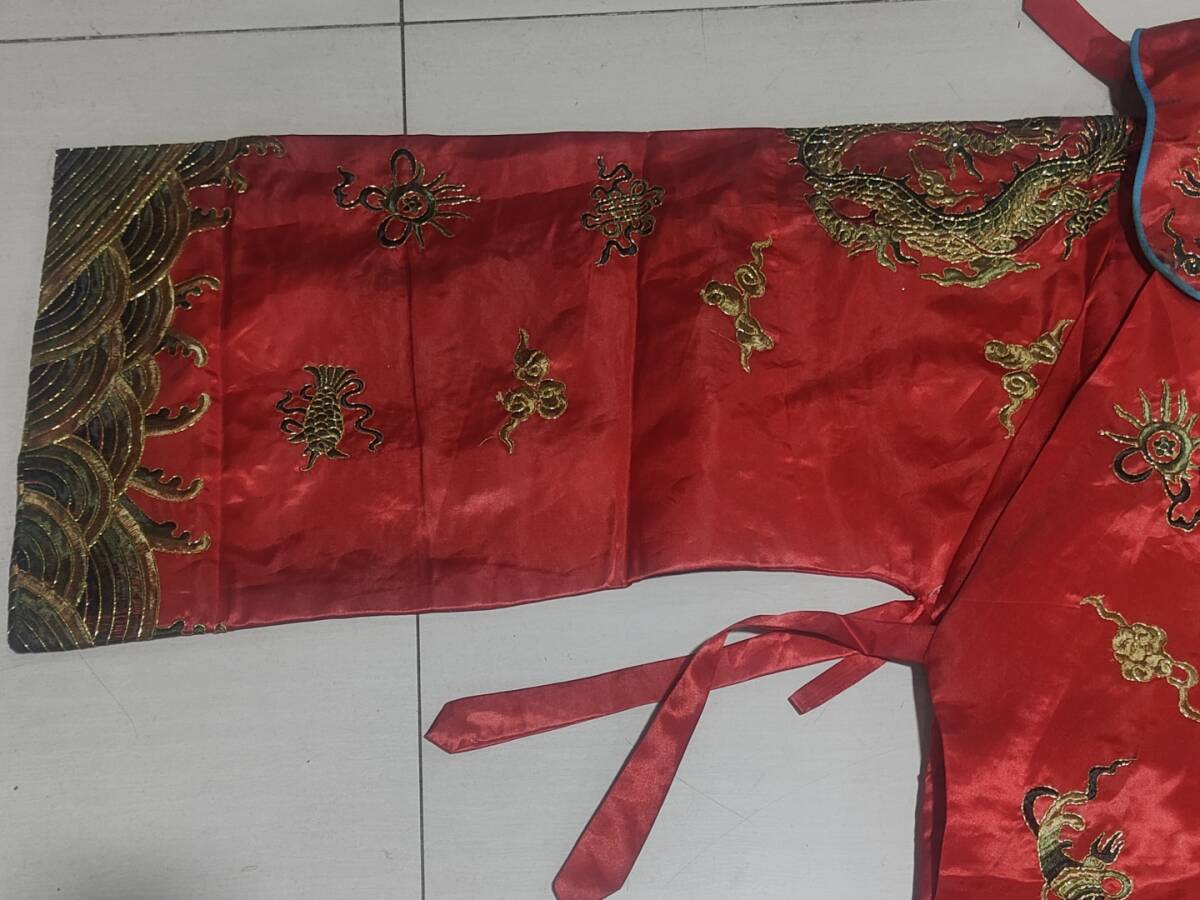 ■TG101■清朝期 袍服 紅地龍紋 刺繍文様 清時代皇帝龍袍 宮廷服官服着物 共箱■_画像6