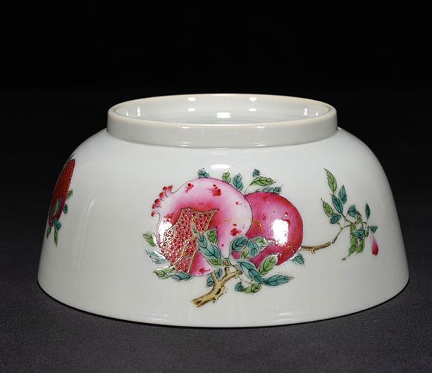 ■TM111■大清雍正年制銘 粉彩の折枝花果紋三多碗 時代物 古玩 唐物 古陶磁器■_画像9