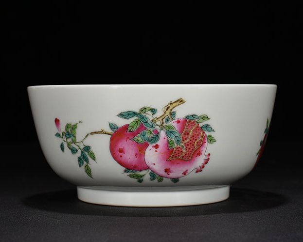 ■TM111■大清雍正年制銘 粉彩の折枝花果紋三多碗 時代物 古玩 唐物 古陶磁器■_画像2