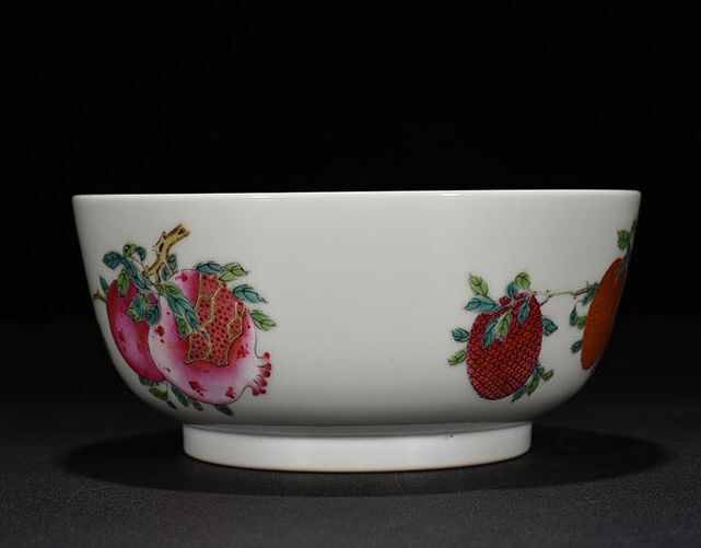 ■TM111■大清雍正年制銘 粉彩の折枝花果紋三多碗 時代物 古玩 唐物 古陶磁器■_画像3