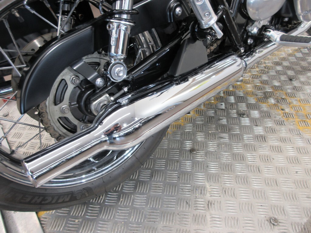 [68350] Bonneville T100 SMTDAD пробег : 18872km рукоятка обогреватель навесная сумка имеется 