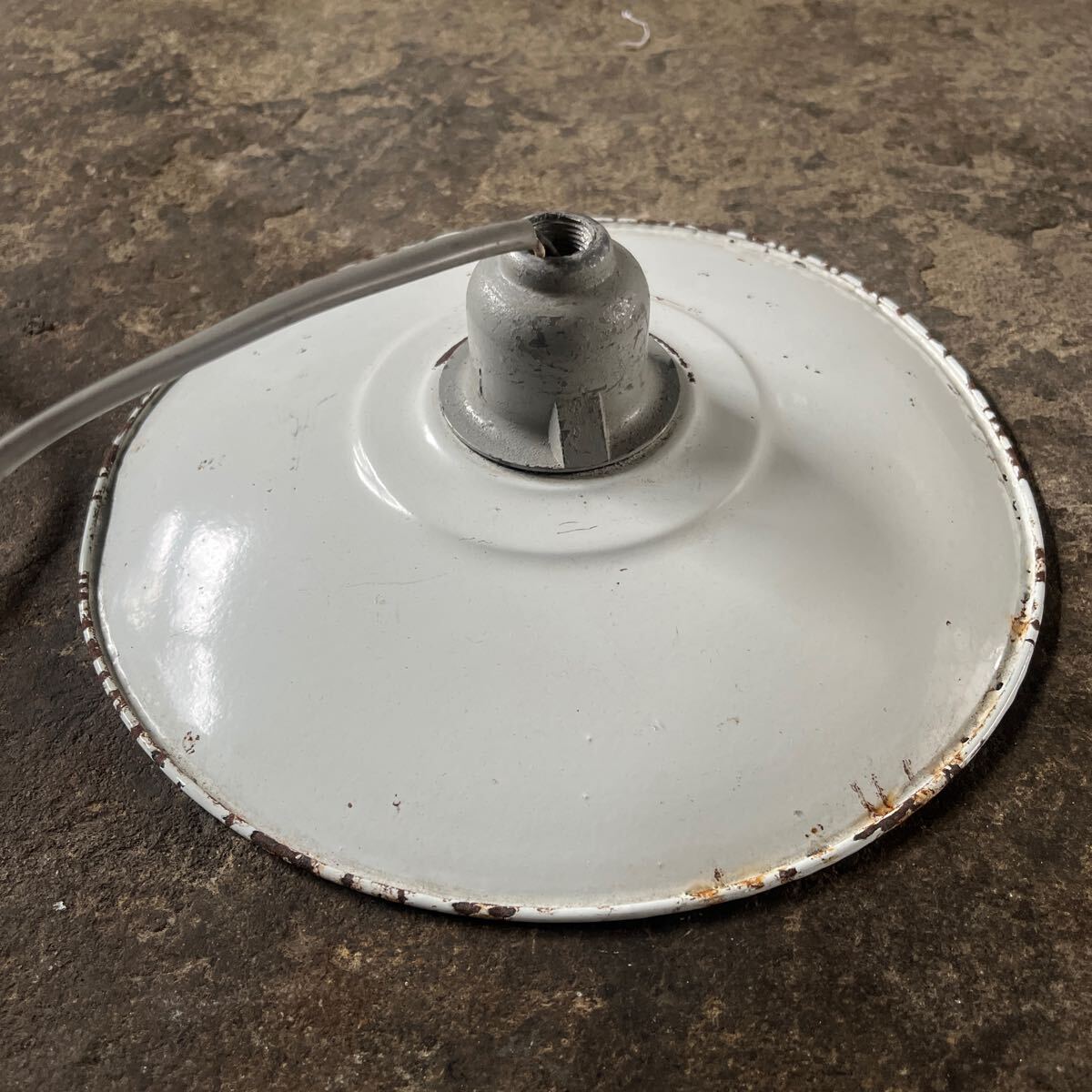 吊り下げ ランプ ホーロー ガレージ アンティーク 照明 カフェ アトリエ レトロ_画像2