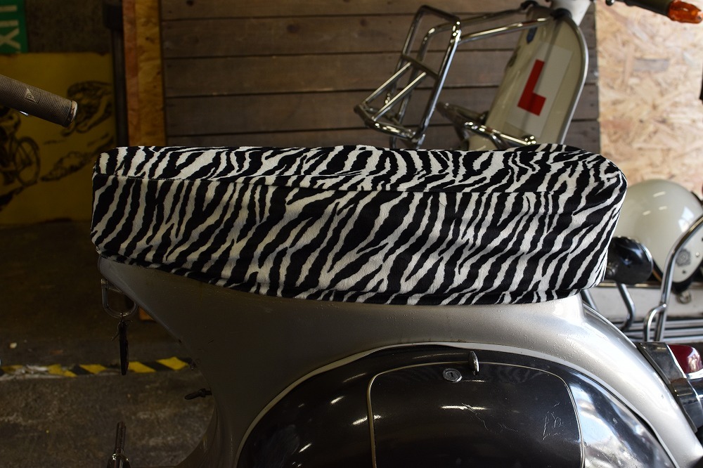  ベスパ　スモール用　前后長さ62cm用　ホワイトタイガー シートカバー　虎柄　フェイクファー