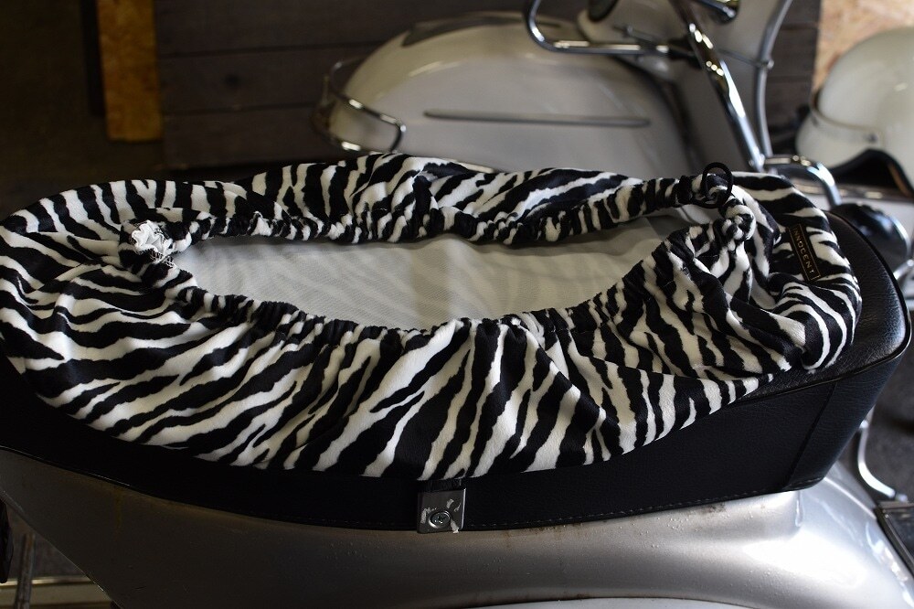  ベスパ　スモール用　前后長さ62cm用　ホワイトタイガー シートカバー　虎柄　フェイクファー