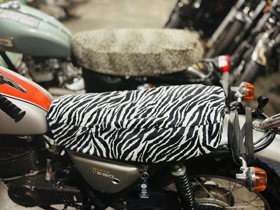  ベスパ　スモール用　前后長さ62cm用　ホワイトタイガー シートカバー　虎柄　フェイクファー