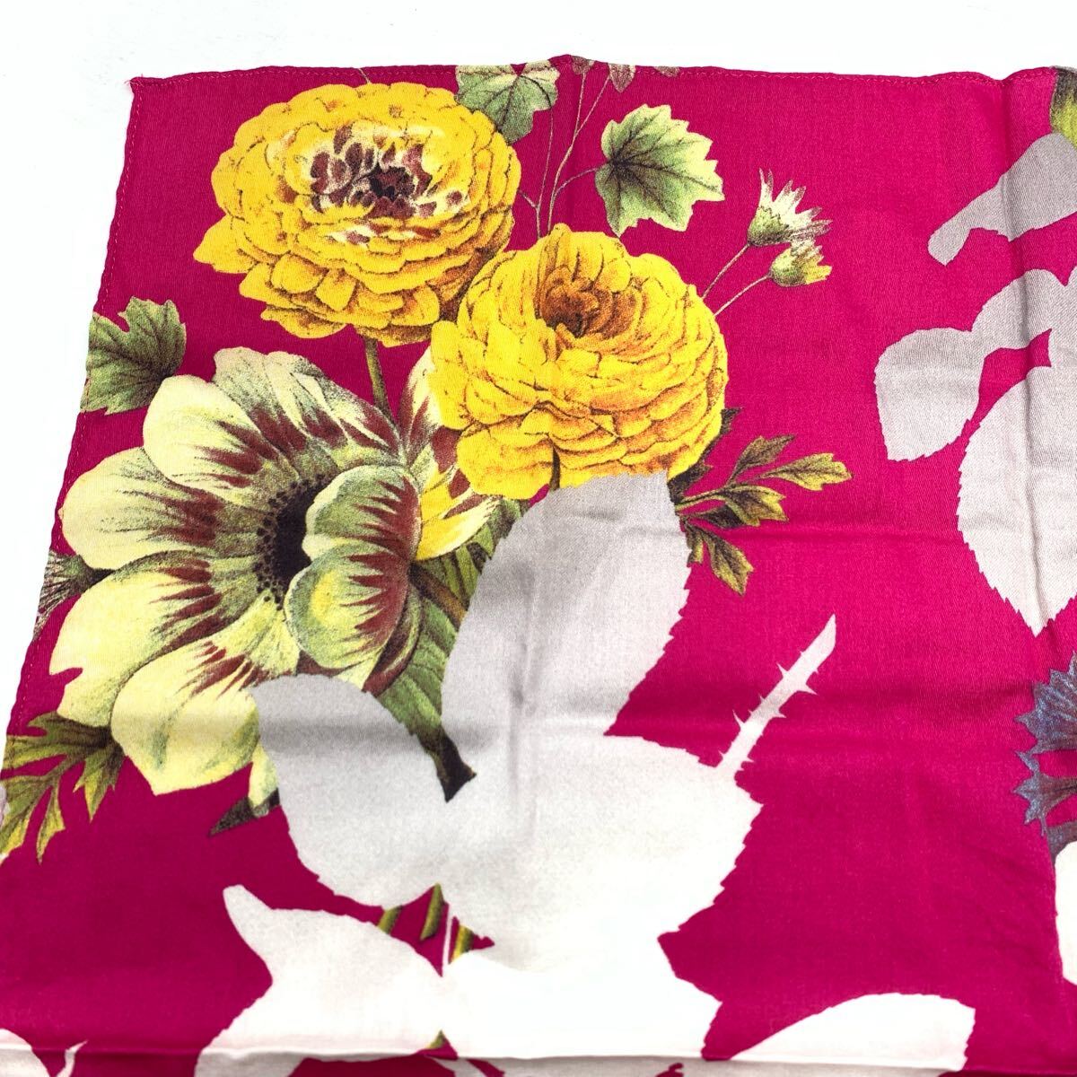 ヴィヴィアンウエストウッド ハンカチ はんかち スカーフ ハンカチーフ ピンク 花柄 フラワー オーブ 綿 コットン 管理RY25002617