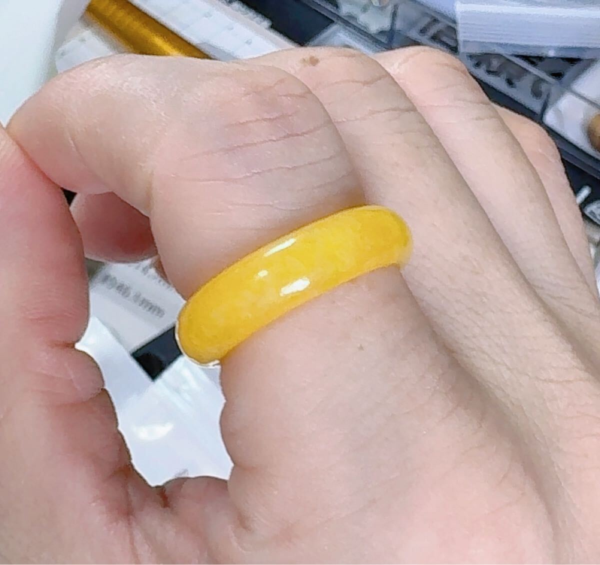 R2-01643天然本翡翠《本物保証》 氷黄翡　指輪約16号 一点物 希少 縁起物 お守り 魔除け 昇進 成功 風水 金運 財運 幸運 幸福_画像4