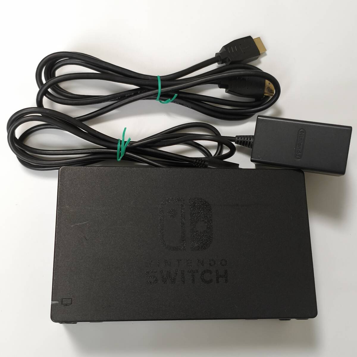 Nintendo Switch初代(純正アダプタ純正HDMIケーブル付き) Nintendo Switch初代(純正アダプタ純正HDMIケーブル付き) Amazon