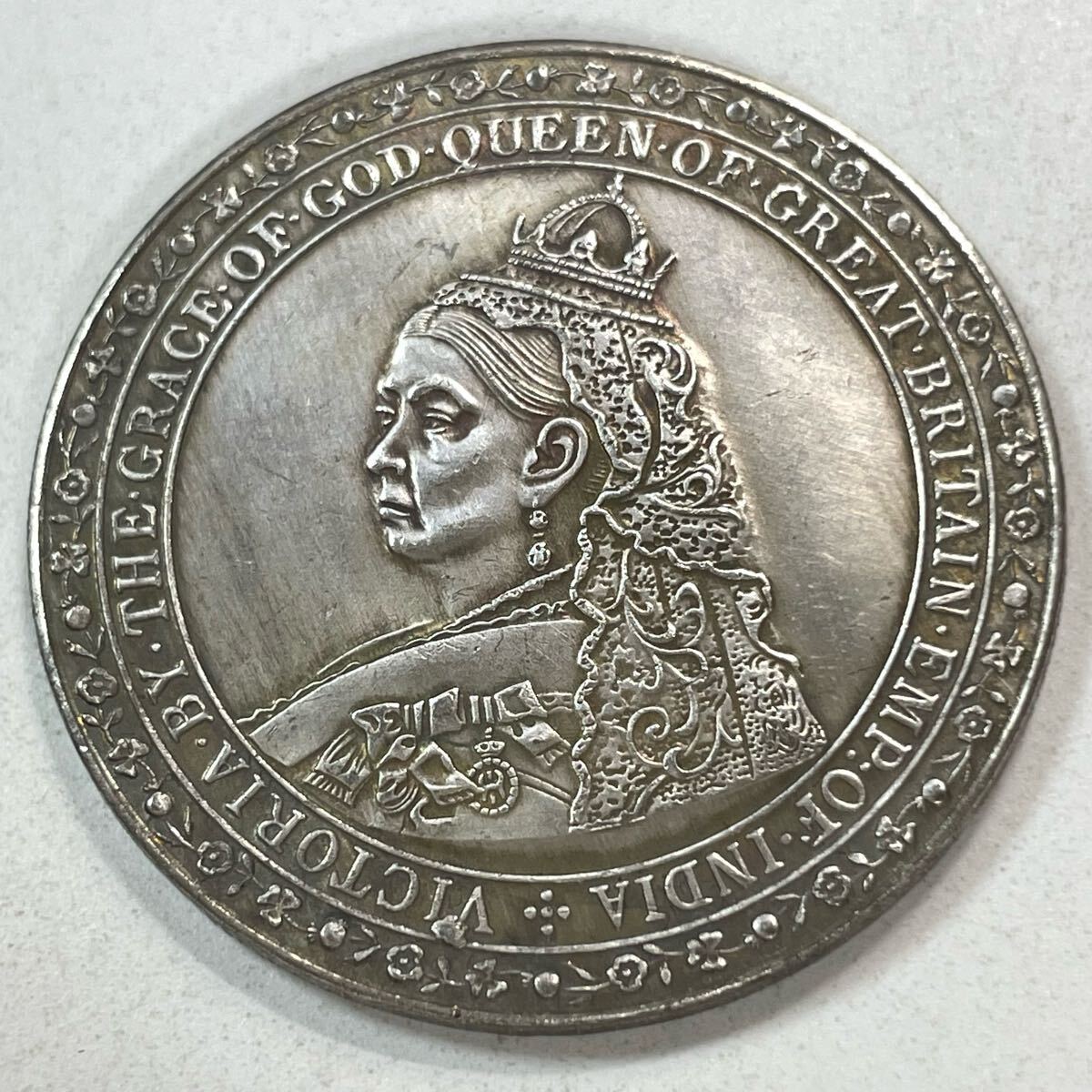 イギリス 硬貨 古銭 ヴィクトリア女王 1887年 「MDCCCLXXXVII