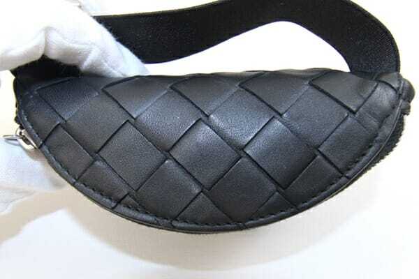 ボッテガヴェネタ リストポーチ イントレチャート 731341 ブラック レザー 中古 アームポーチ ミニバッグ メンズ 男性