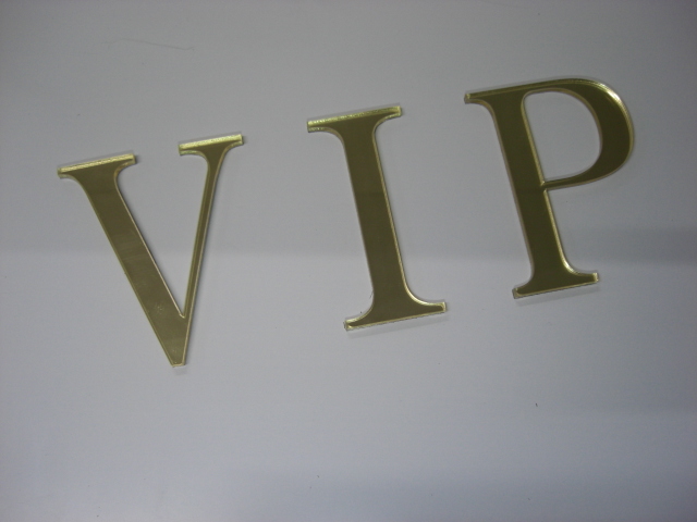 ■アクリル切り文字『VIP』ゴールド■_画像1