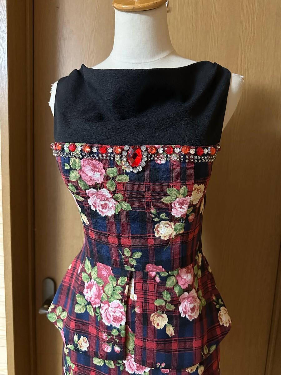 ◇新品◇Riage ビジュー装飾 お水キャバ パーティー胸パッド入り チェック 花柄 ペプラム ワンピース◇_画像2