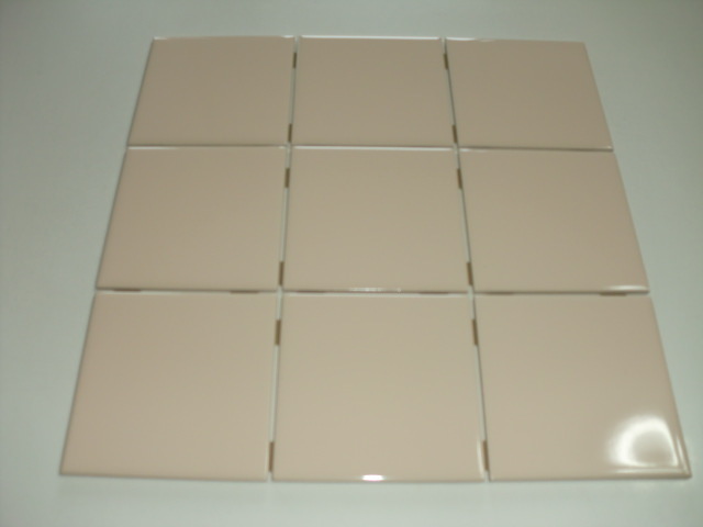 【未使用】【昭和レトロ】薄肌色タイル　10㎝角　45枚　シート5枚分_画像1