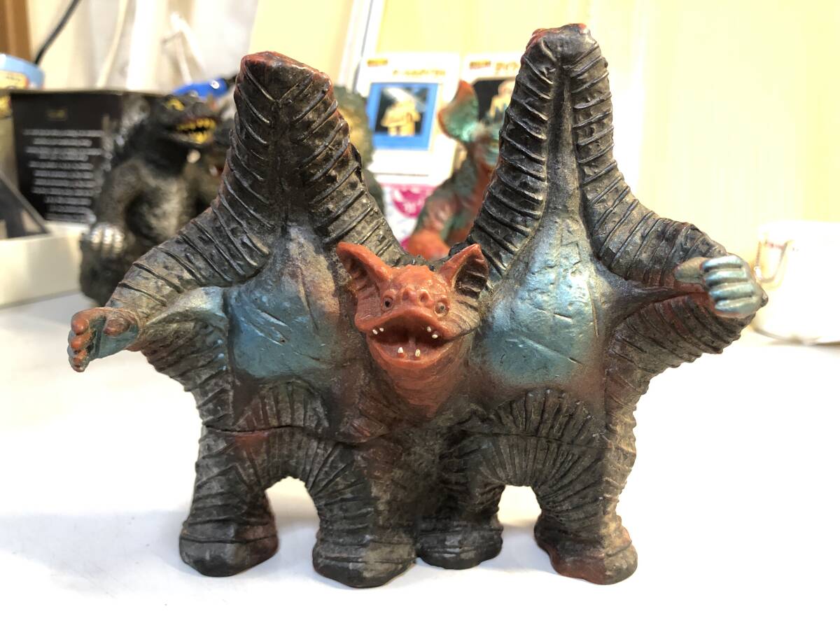 ペスター ソフビ ポピー 当時物 ペスター ソフビ ポピー 14㎝位 (怪獣、宇宙人)|売買された