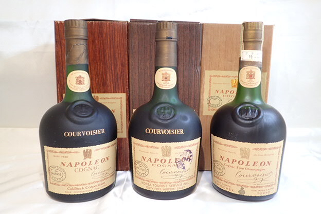 【古酒】Courvoisier Napoléon Cognac 特別包装 2本 古酒】Courvoisier Napoléon Cognac 特別包装 2本 古酒