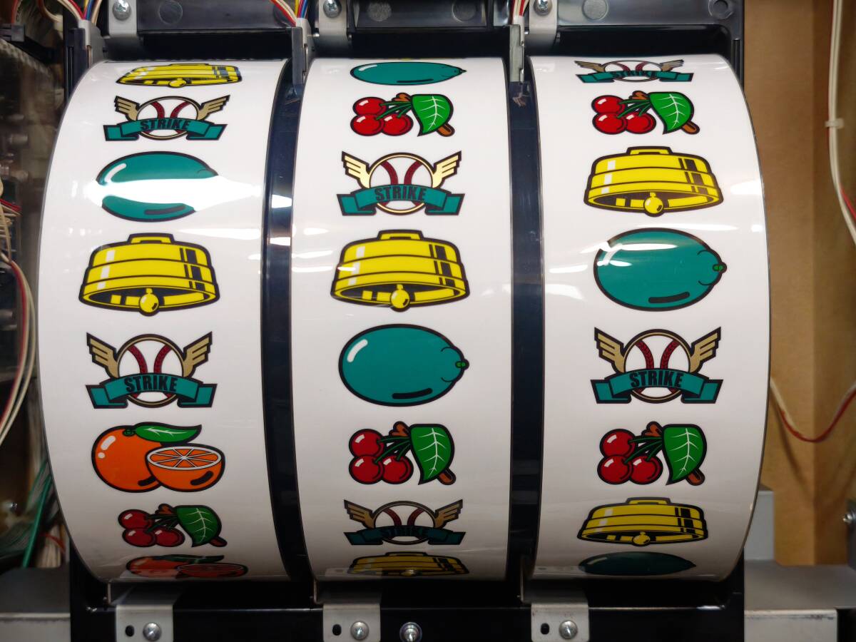 パチスロ中古実機 清龍ゲームジャパン ニュートリプルクラウン3