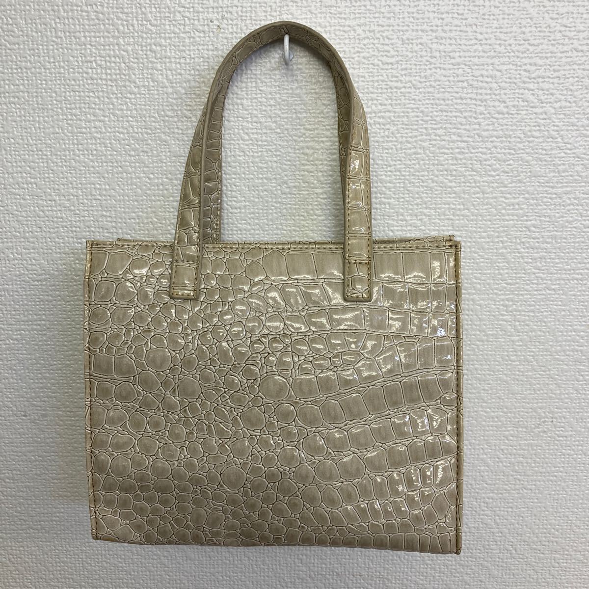 Folli Follie フォリフォリ バッグ ハンドバッグ クロコ型押し ベージュ レディース 中古品_画像2