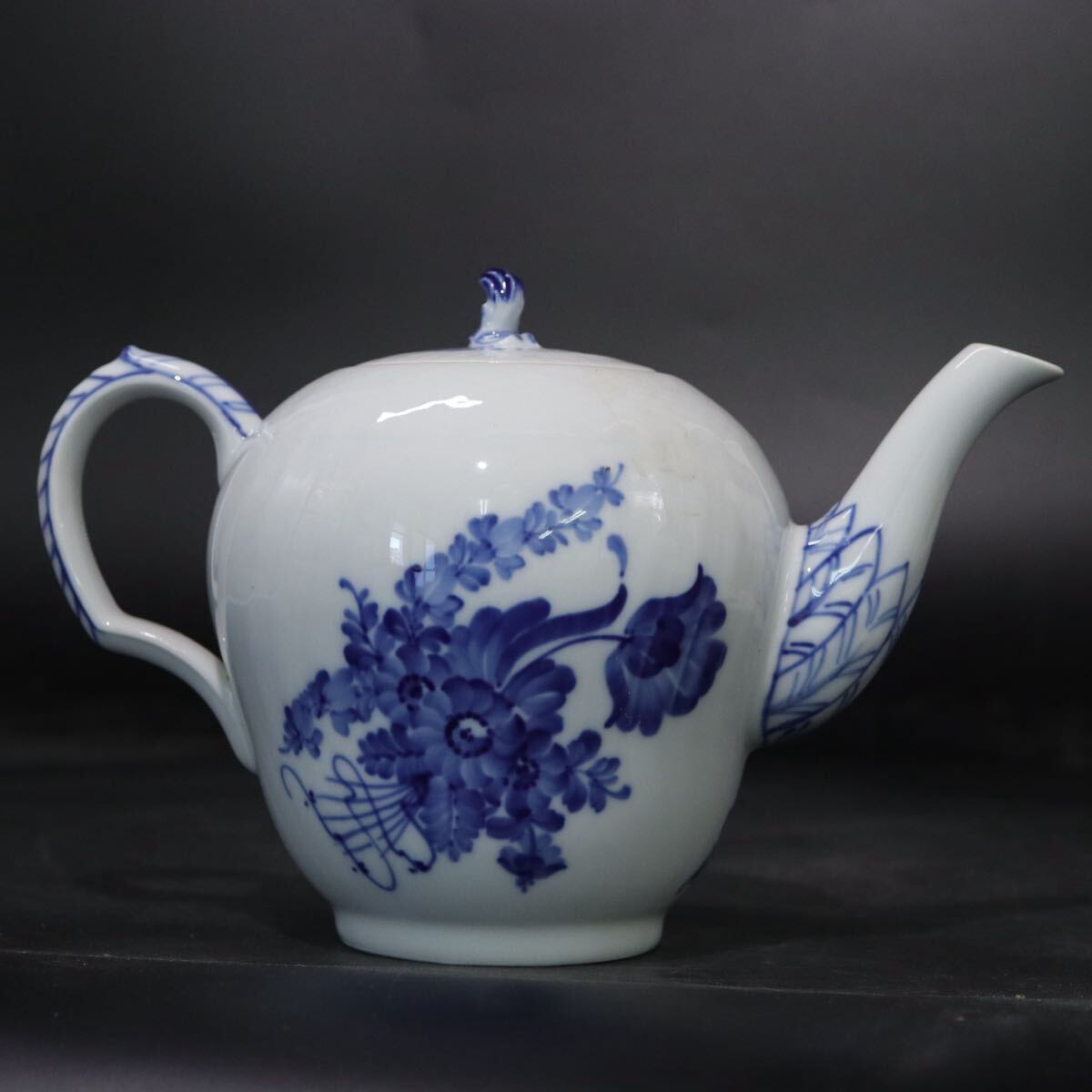 Royal Copenhagen Royal Copenhagen b крыша Roo tedo половина гонки teapot с ящиком.B725