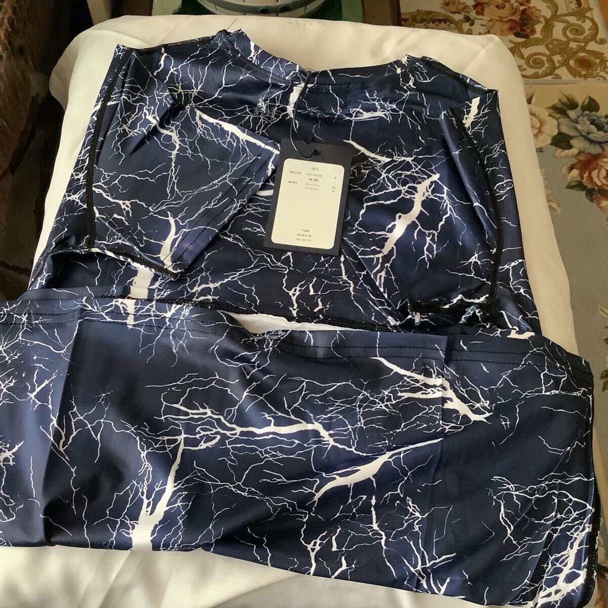 ヨガ　半袖Tシャツ 柄模様トップス　☆新品☆ サイズM ヨガミ　紺色系④