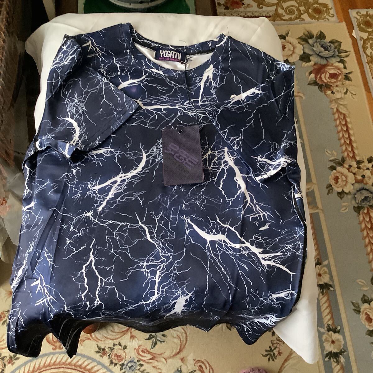 ヨガ　半袖Tシャツ 柄模様トップス　☆新品☆ サイズM ヨガミ　紺色系④