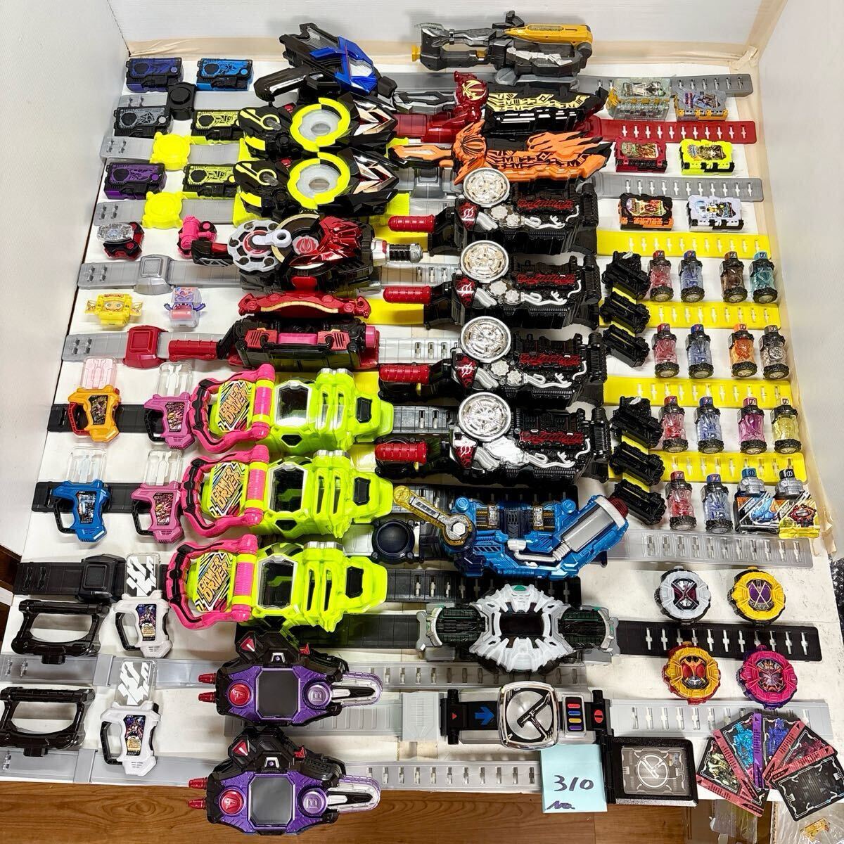 仮面ライダー変身ベルト まとめ売り セイバー、ゼロワン、エグゼイド!ジオウ等 仮面ライダー 変身ベルト DX ドライバー ビルド ギーツ ガヴ