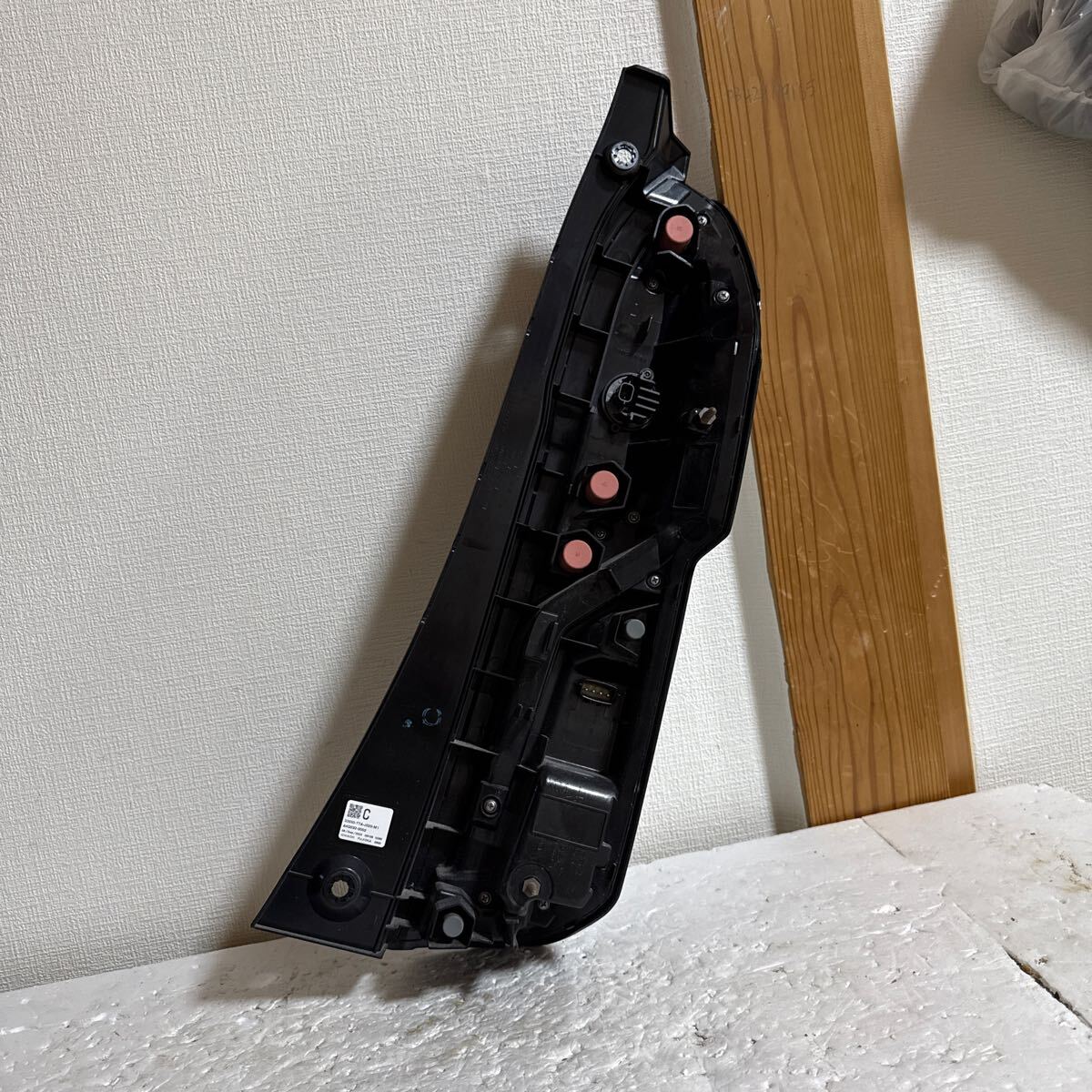 N-BOX カスタム JF3/JF4 純正テールライト 左側 N-BOX カスタム 左 JF3 JF4 純正 テールランプ N-BOX NBOX N