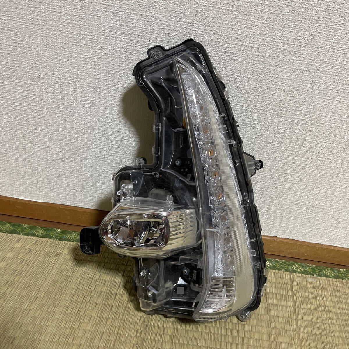 プリウス52phv 左前フォグランプ プリウスPHV ZVW52 LED フォグランプ ターンシグナルランプ 左