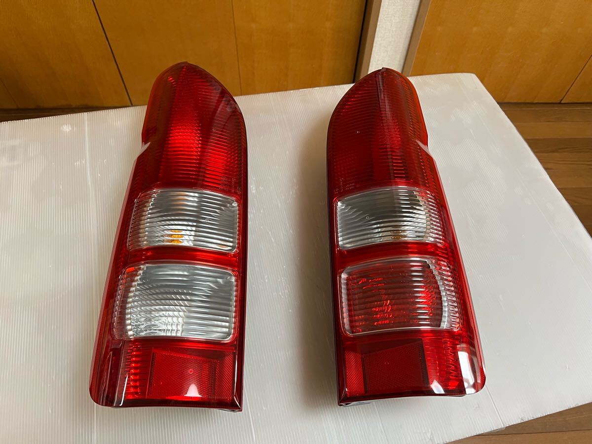 HIACE純正テールランプ（寒冷地仕様） ハイエース 純正 テールランプ 左右セット寒冷地仕様 トヨタ