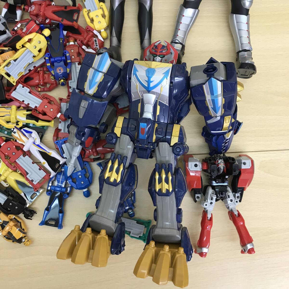 戦隊 ヒーロー フィギュア おもちゃ ミニカー 当時物 部品取り 現状品 098 B-550/1円スタート!!【現状品ジャンク】特撮系 戦隊ヒーロー