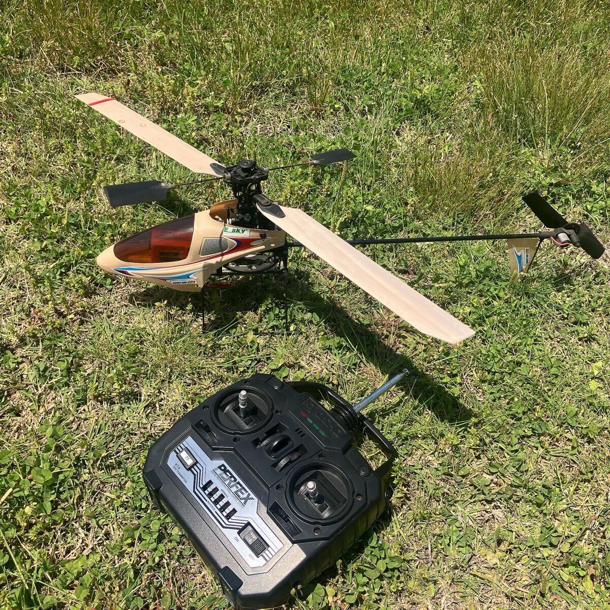 E-SKY Honny bee cp2 EK2-0702A perfex ラジコンヘリ　ヘリコプター　ジャンク品　部品取り　_画像1