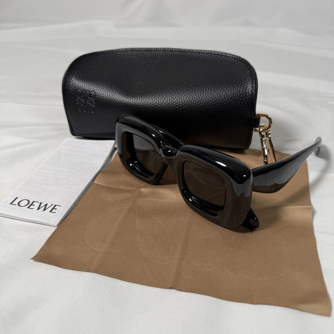 LOEWE スクエア型穴あきサングラス 定価6万】LOEWE ロエベ スクエア ロゴ サングラス ブラック M