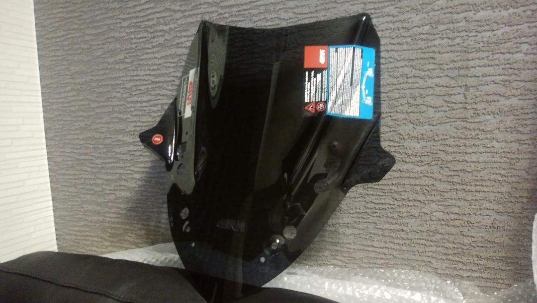 【送料込】GIVI(ジビ) XMAX250(300)用 スクリーン ショートタイプ(43.5x43.5) D2136S　X-MAX250　X-MAX_画像5