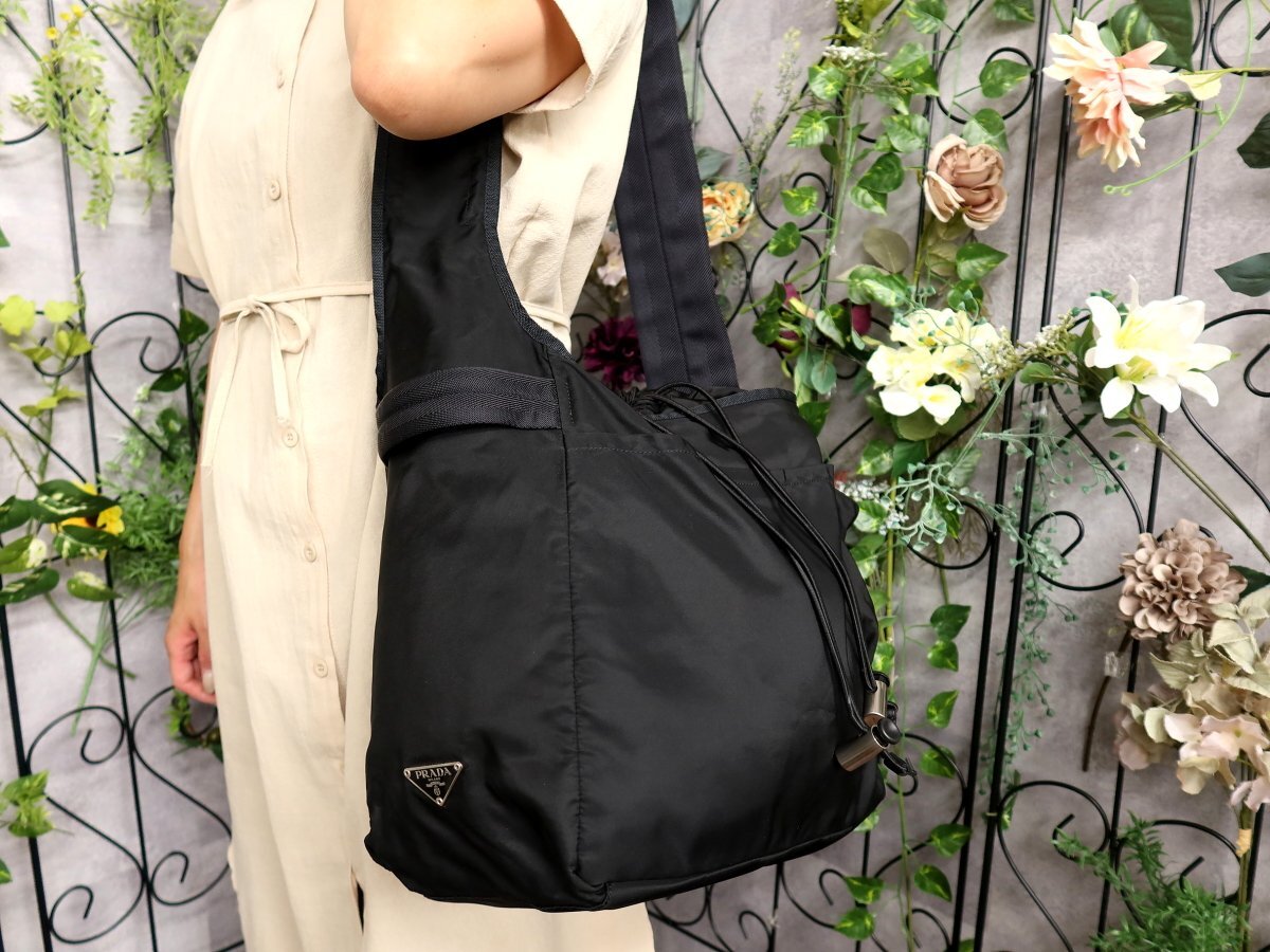 PRADA リナイロン 巾着バッグ 三角ロゴプレート ブラック ○超美品○PRADA プラダ○三角ロゴプレート○ポコノ ナイロン