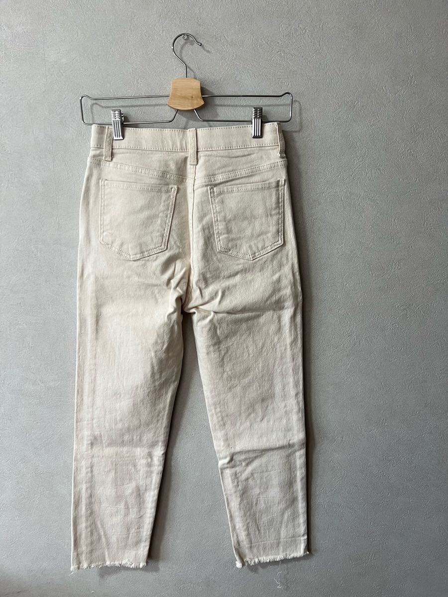 《美品》ウエストゴム　シンプルデニム　アイボリー　 カジュアル　 パンツ　 ジーンズ　伸縮性あり　