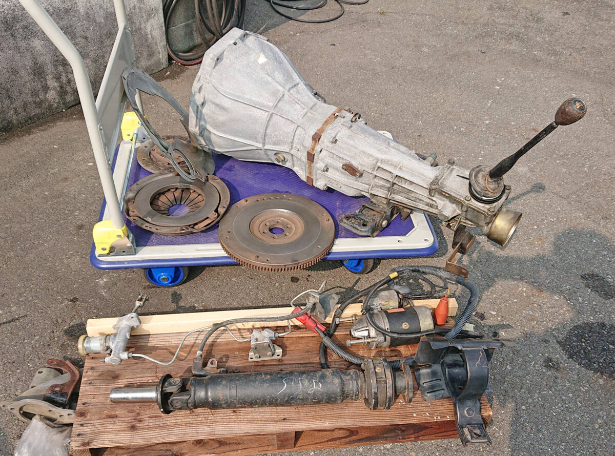 Y３０　セドリック　グロリア　ワゴン車　VG20用　5速ミッション＆１軸ペラシャフト＆その他部品セット　極上　極少走行距離　10700ｋｍ　