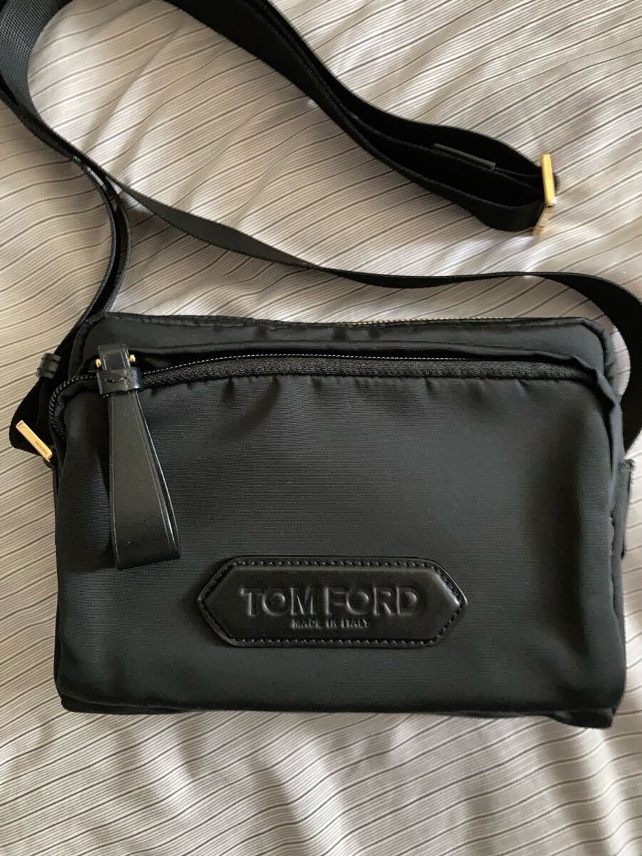 【TOM FORD】ロゴ リサイクルナイロン メッセンジャーバッグ トムフォードTOM FORDリサイクルナイロン クロスボディバッグ