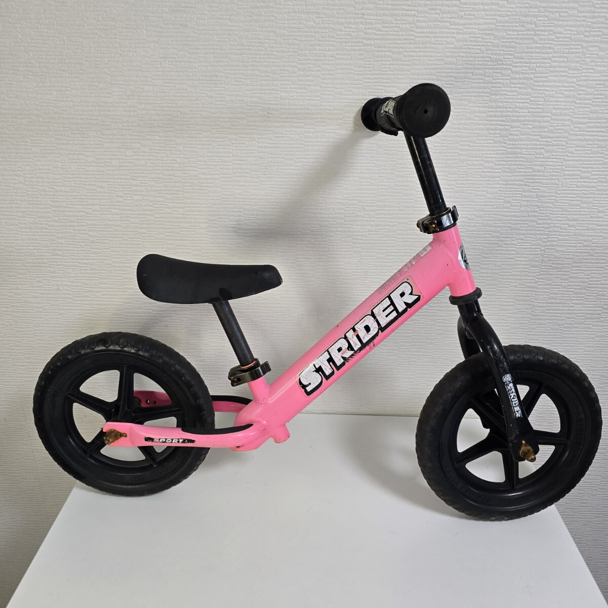 箱付き 美品 ストライダー STRIDER 12 スポーツ ピンク 正規品 取説 良品】キッズ用ランニングバイク STRIDER(ストライダー) 12