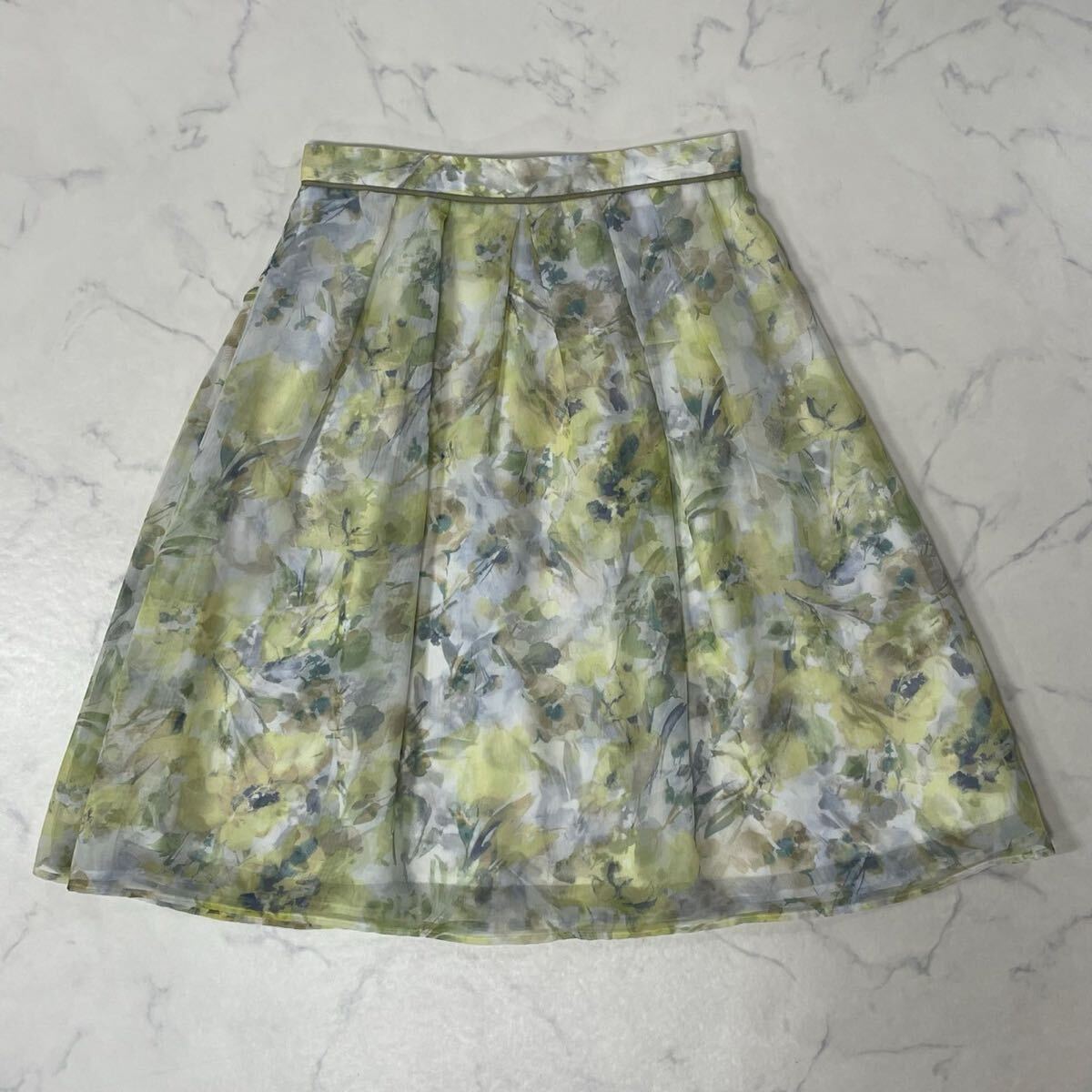 美品 Apuweiser-riche アプワイザーリッシェ 日本製 切替 異素材 花柄 裏地付き タック ジップ 透け感 フレア ひざ丈 スカート ホワイト 2_画像1