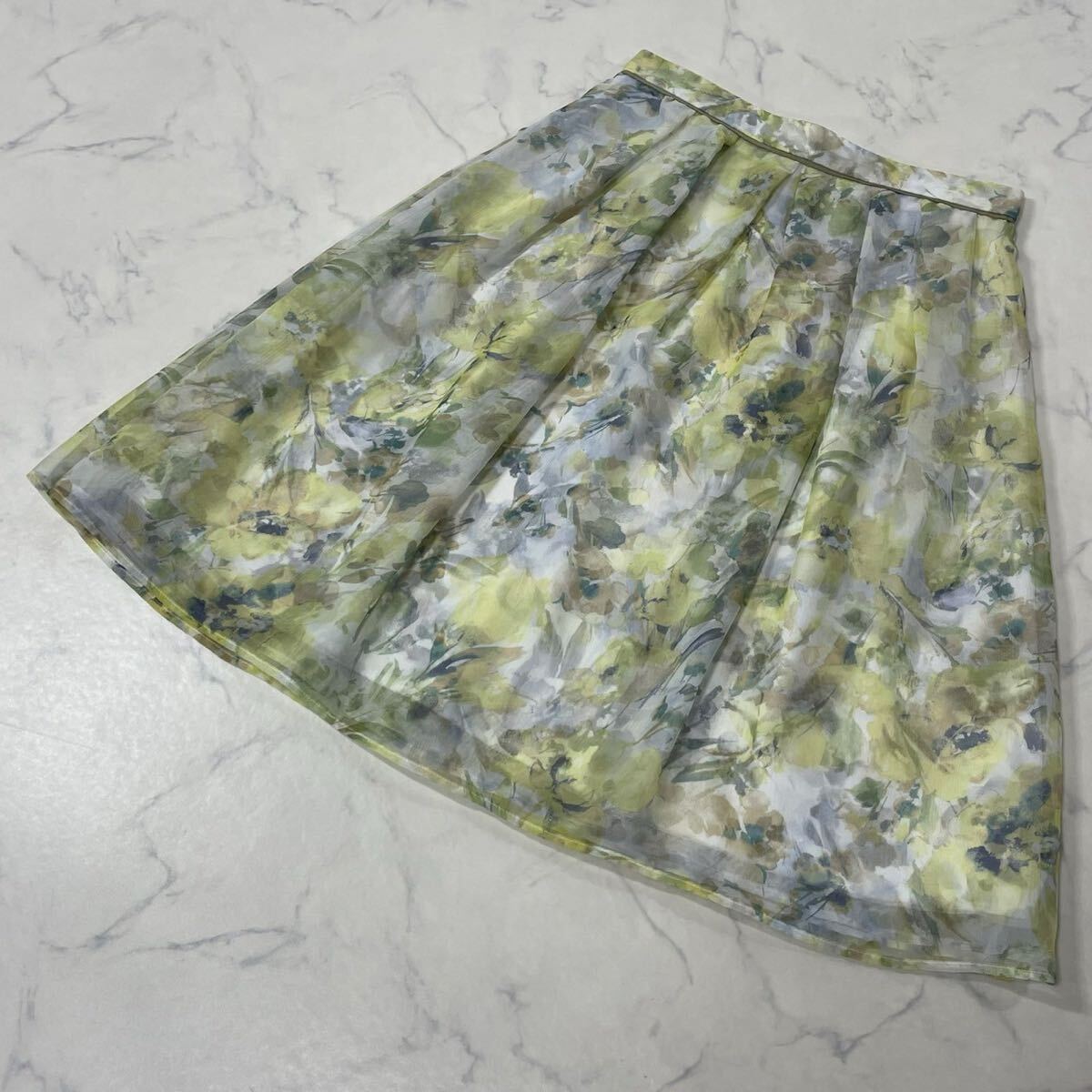 美品 Apuweiser-riche アプワイザーリッシェ 日本製 切替 異素材 花柄 裏地付き タック ジップ 透け感 フレア ひざ丈 スカート ホワイト 2_画像3