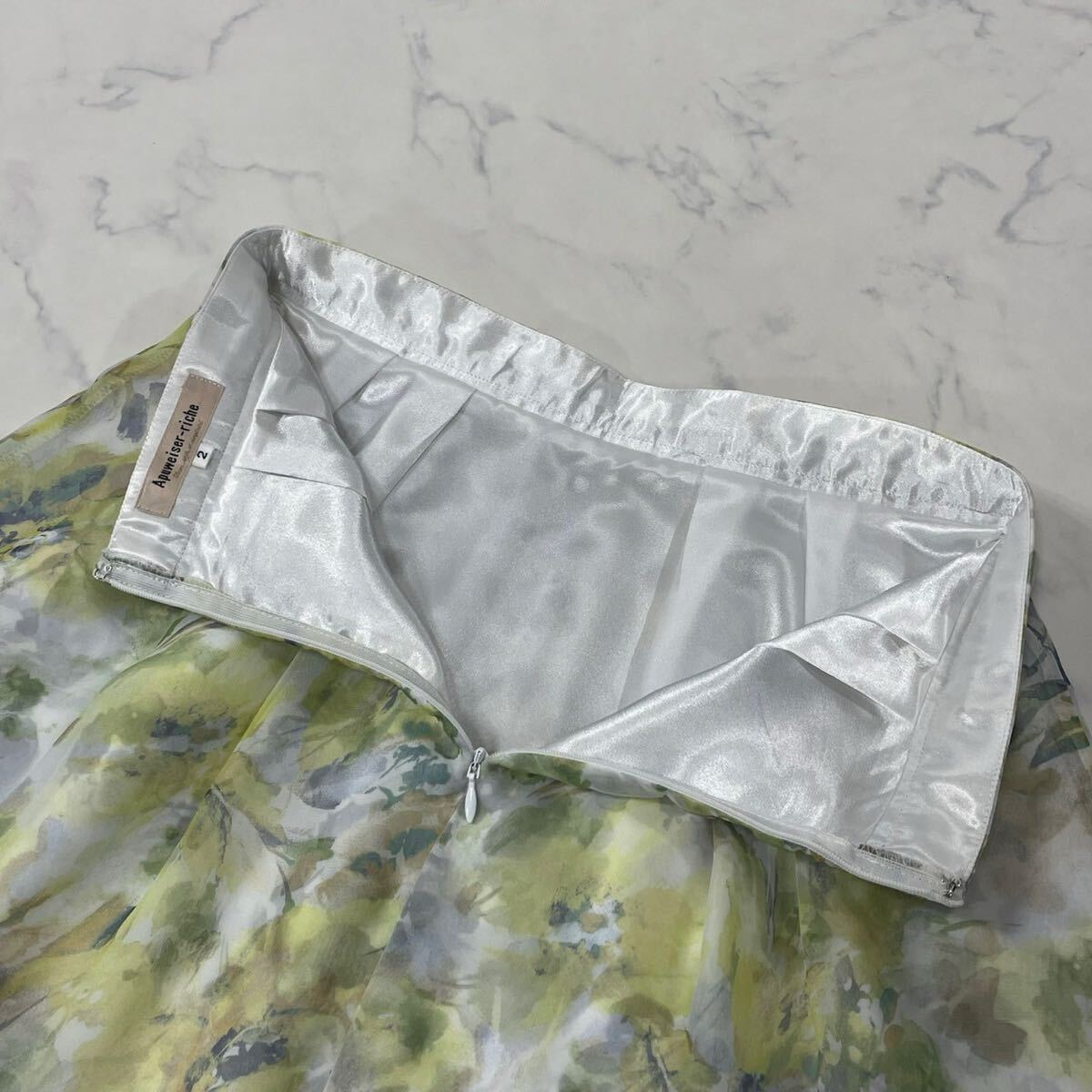 美品 Apuweiser-riche アプワイザーリッシェ 日本製 切替 異素材 花柄 裏地付き タック ジップ 透け感 フレア ひざ丈 スカート ホワイト 2_画像6