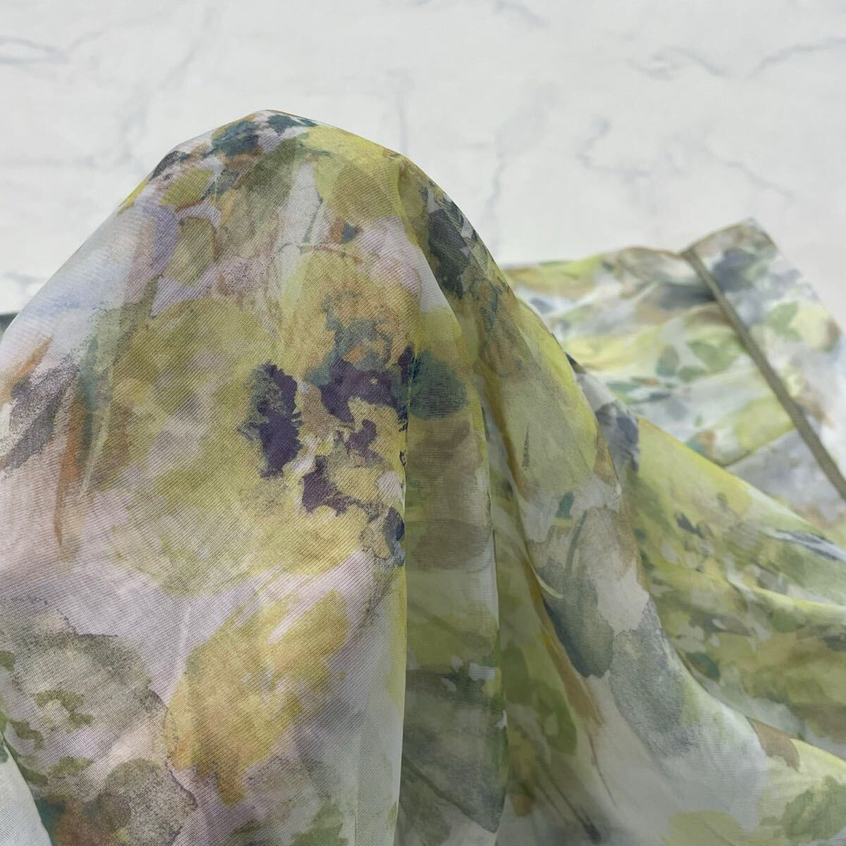 美品 Apuweiser-riche アプワイザーリッシェ 日本製 切替 異素材 花柄 裏地付き タック ジップ 透け感 フレア ひざ丈 スカート ホワイト 2_画像7