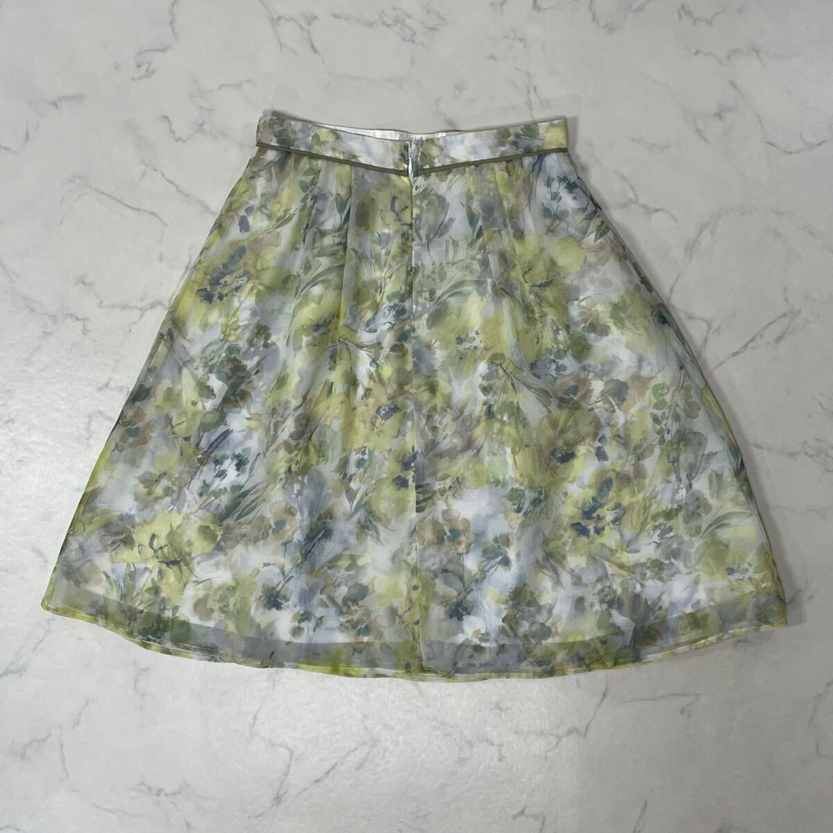 美品 Apuweiser-riche アプワイザーリッシェ 日本製 切替 異素材 花柄 裏地付き タック ジップ 透け感 フレア ひざ丈 スカート ホワイト 2_画像8