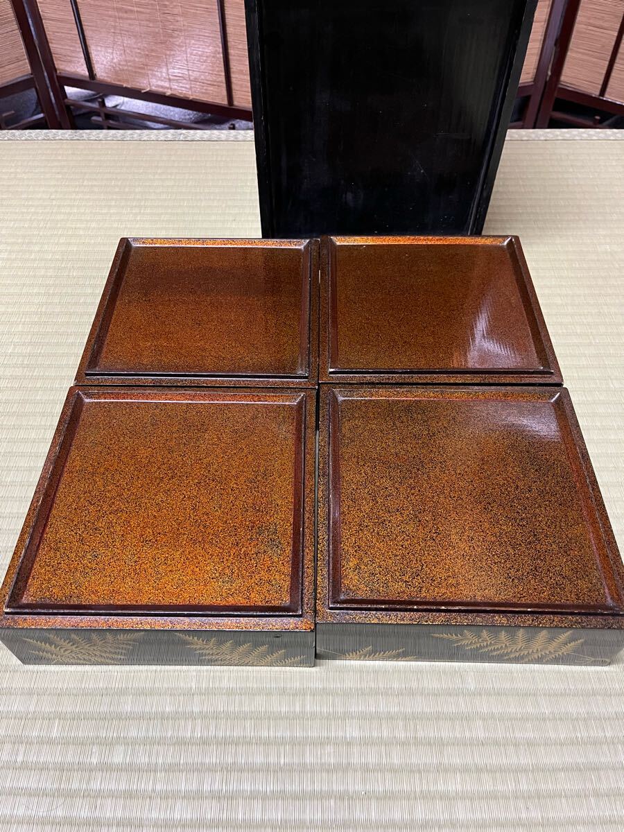 ほぼ未使用 懐石道具 金梨地 四段重箱 蓋二枚 内朱 木製漆器 会席料理 共箱 ほぼ未使用 懐石道具 金梨地 四段重箱 蓋二枚 内朱 木製漆器