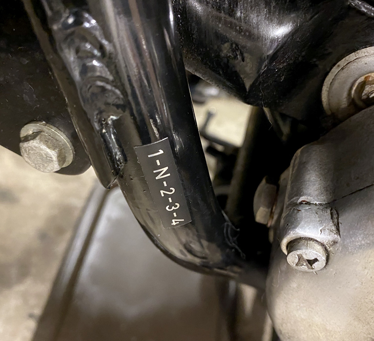 車検対策に 旧車汎用インジケーションステッカー オートバイ向け 耐光耐水ラミネート加工 文字シルバー デカール Kawasaki ゼファーなど_画像5