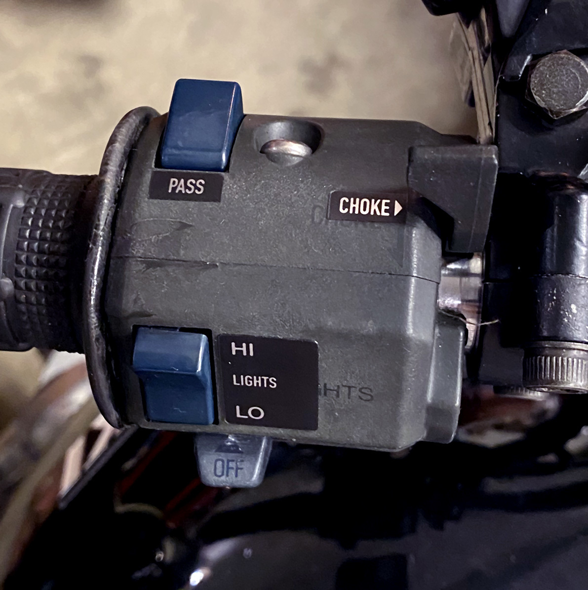 車検対策に 旧車汎用インジケーションステッカー オートバイ向け 耐光耐水ラミネート加工 文字シルバー デカール Kawasaki ゼファーなど_画像6