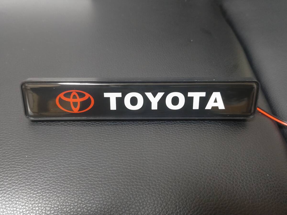 國內(nèi)発送 TOTOTA トヨタ グリル LEDエンブレム ヤリスライズ　ハイエースノア ヴォクシーアルファード ヴェルファイア C-HR