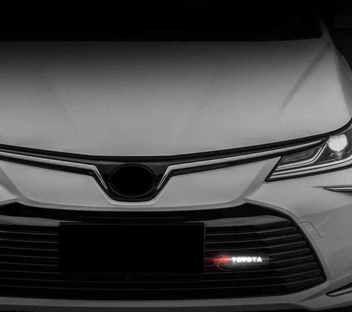 國內(nèi)発送 TOTOTA トヨタ グリル LEDエンブレム ヤリスライズ　ハイエースノア ヴォクシーアルファード ヴェルファイア C-HR
