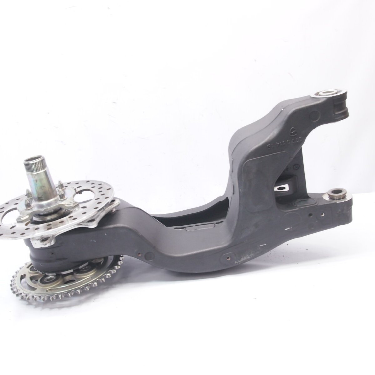 ストリートファイター1098純正スイングアーム 割れなし 370.3.114.1B品番 ドゥカティDUCATIハブ スプロケット_画像6