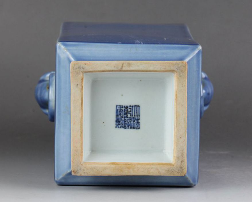 ○唐物 大清乾隆年制款 藍釉 象耳四方瓶 花生・