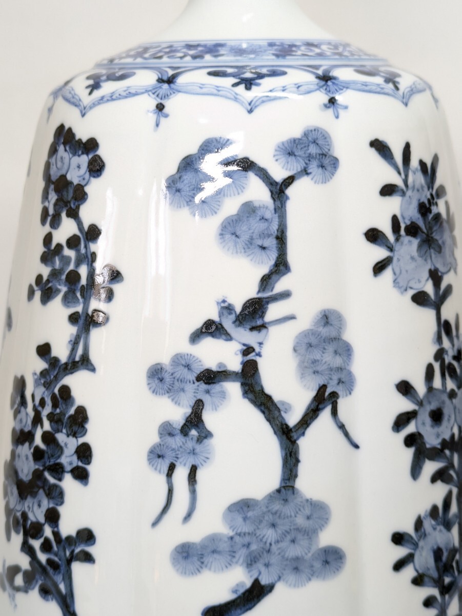 山本長左 作 九谷焼 青華 吉祥樹花紋 花瓶 「雅(みやび)」高さ約37cm 山本長左 作 九谷焼 青華 吉祥樹花紋 花瓶 「雅(みやび)」高さ約